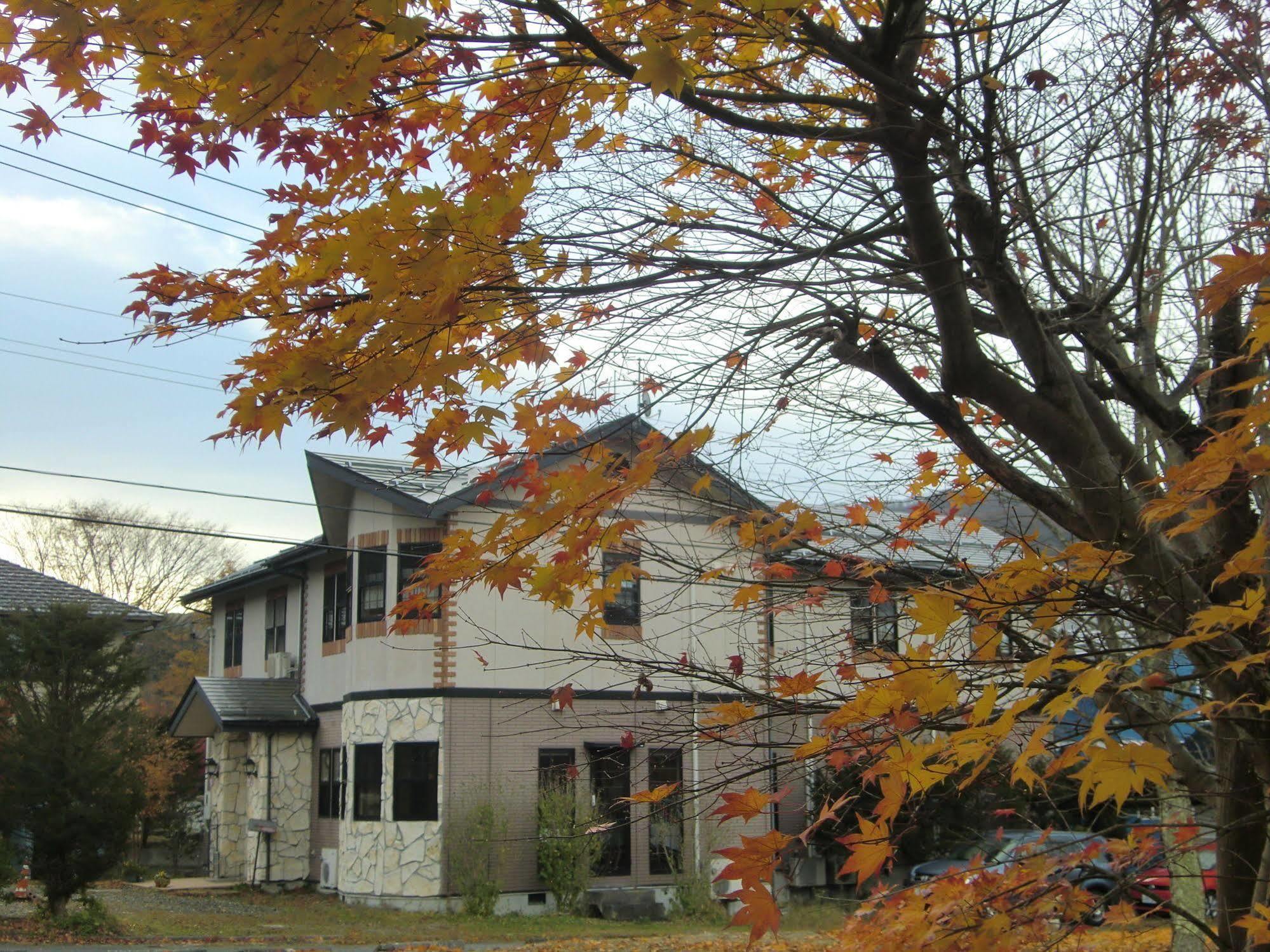 Hotel ペンションカパルア軽井沢 Karuizawa Esterno foto